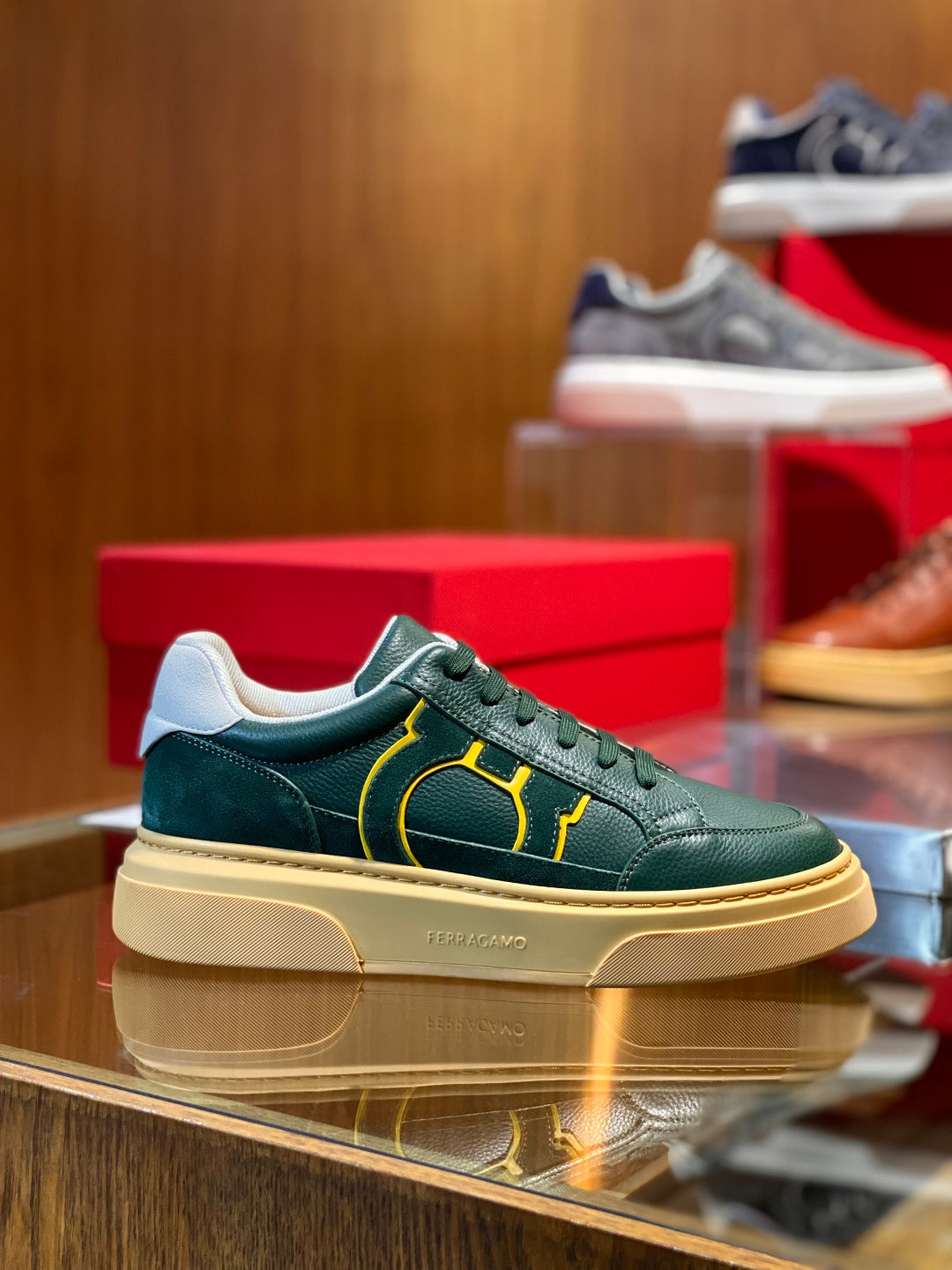Tênis Ferragamo Gancini em couro Verde