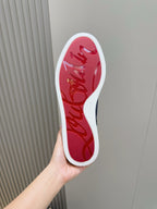 C. Louboutin Tênis Slip on de camurça azul