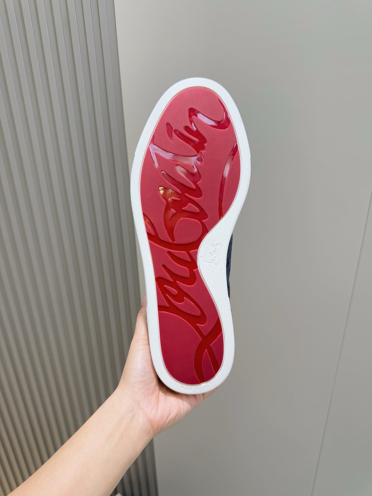 C. Louboutin Tênis Slip on de camurça azul