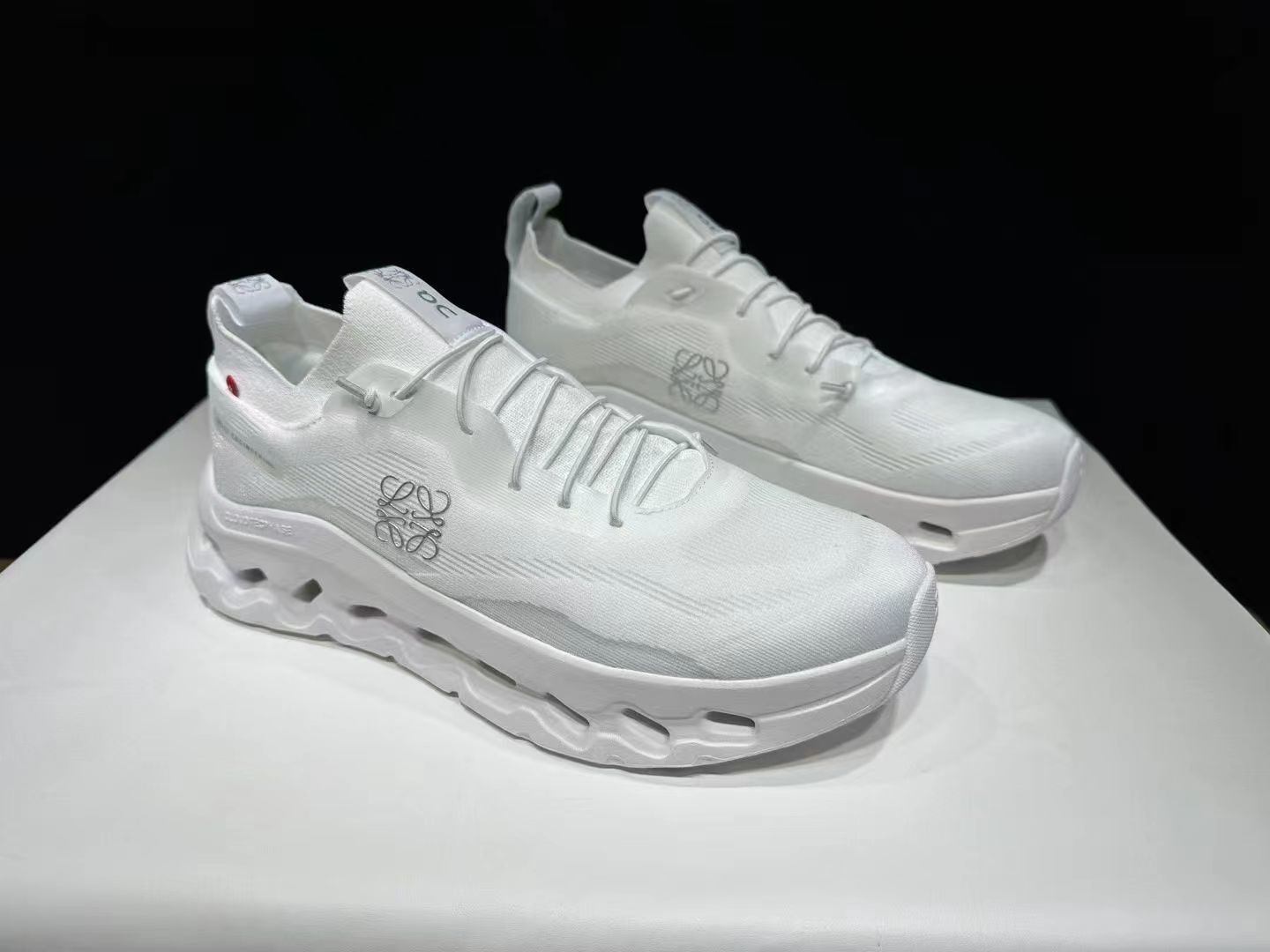 Tênis On Cloudtilt x LOEWE branco