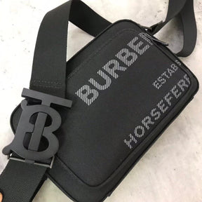 Bolsa Burberry Horseferry Print de Nylon Preto 22x11x16.5CM