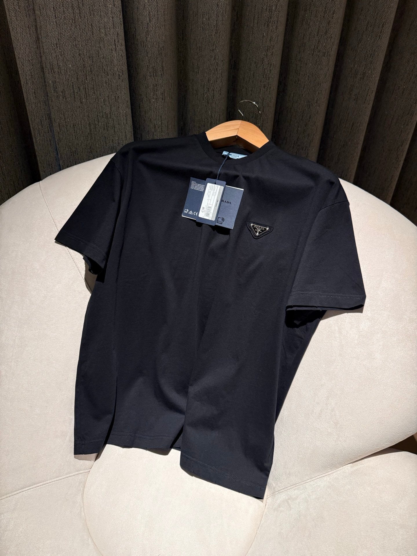 Camisa Prada em algodão com logo triangular preta