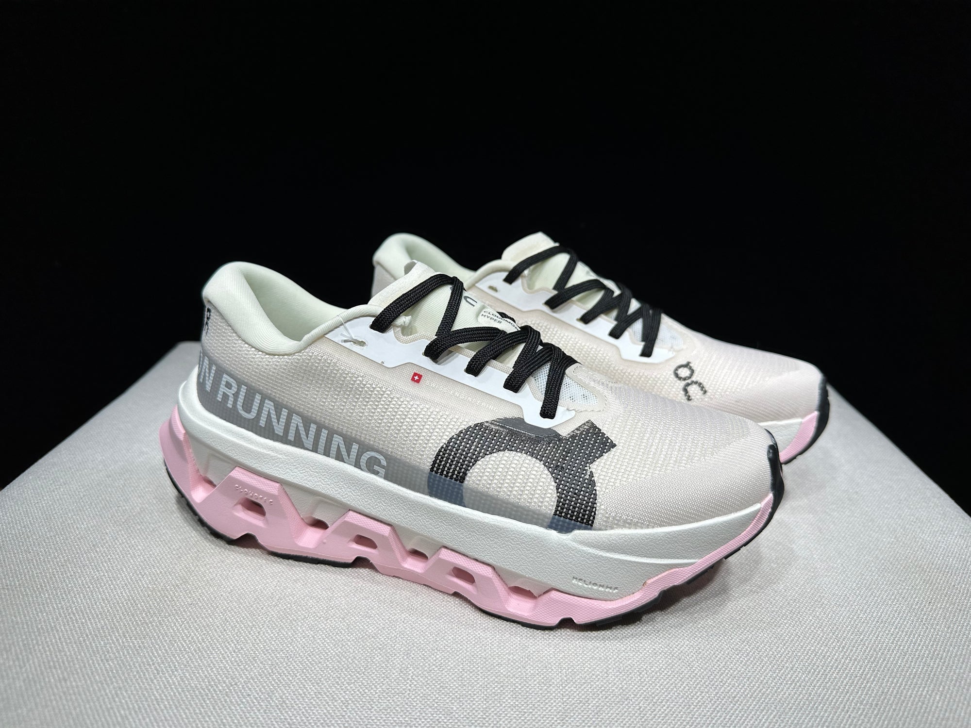 Tênis On Cloudmonster Hyper 3 rosa/branco