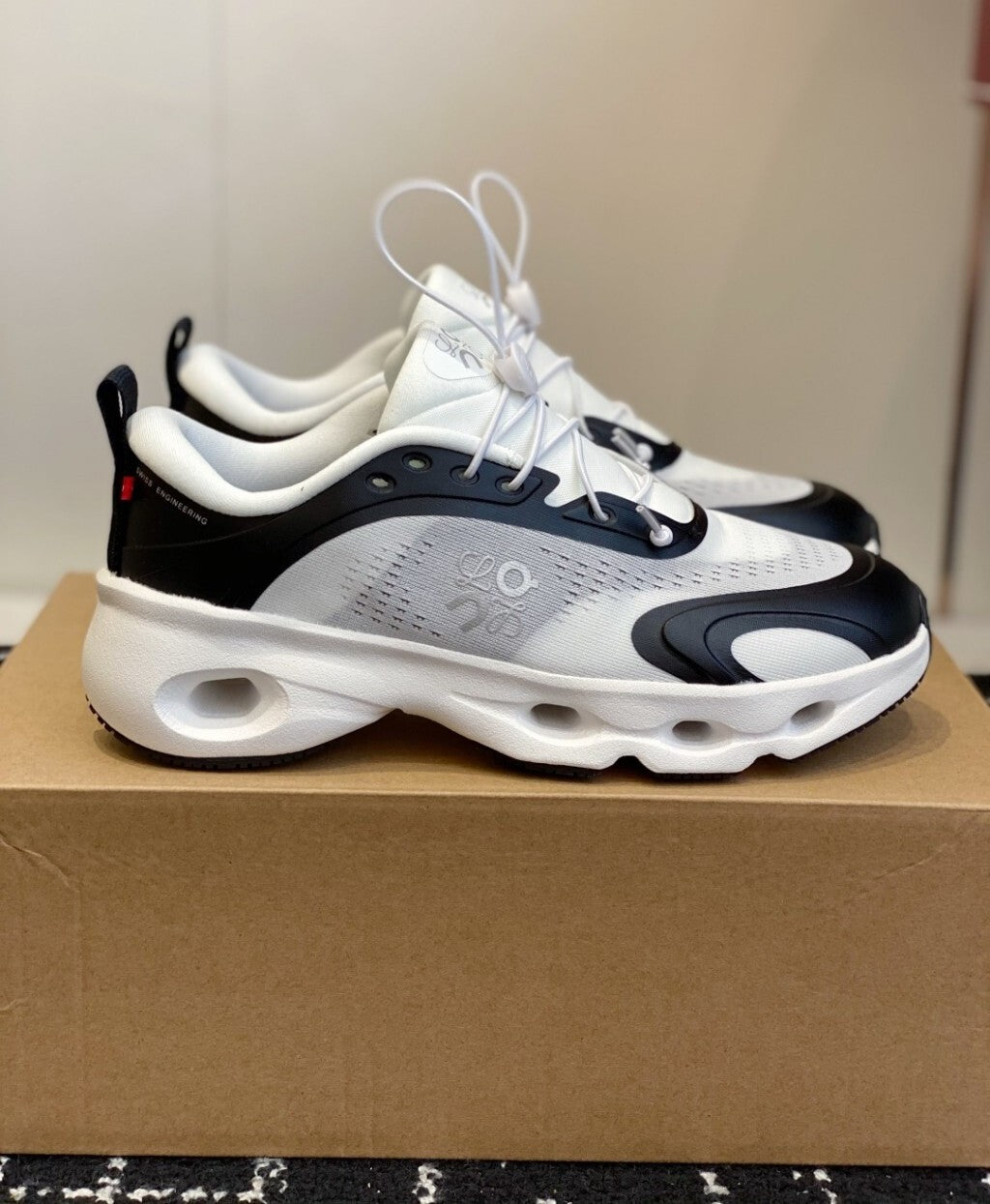 Tênis On Cloudsolo x LOEWE Branco/Preto