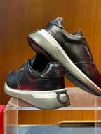 Tênis Ferragamo Gancini cano baixo couro preto