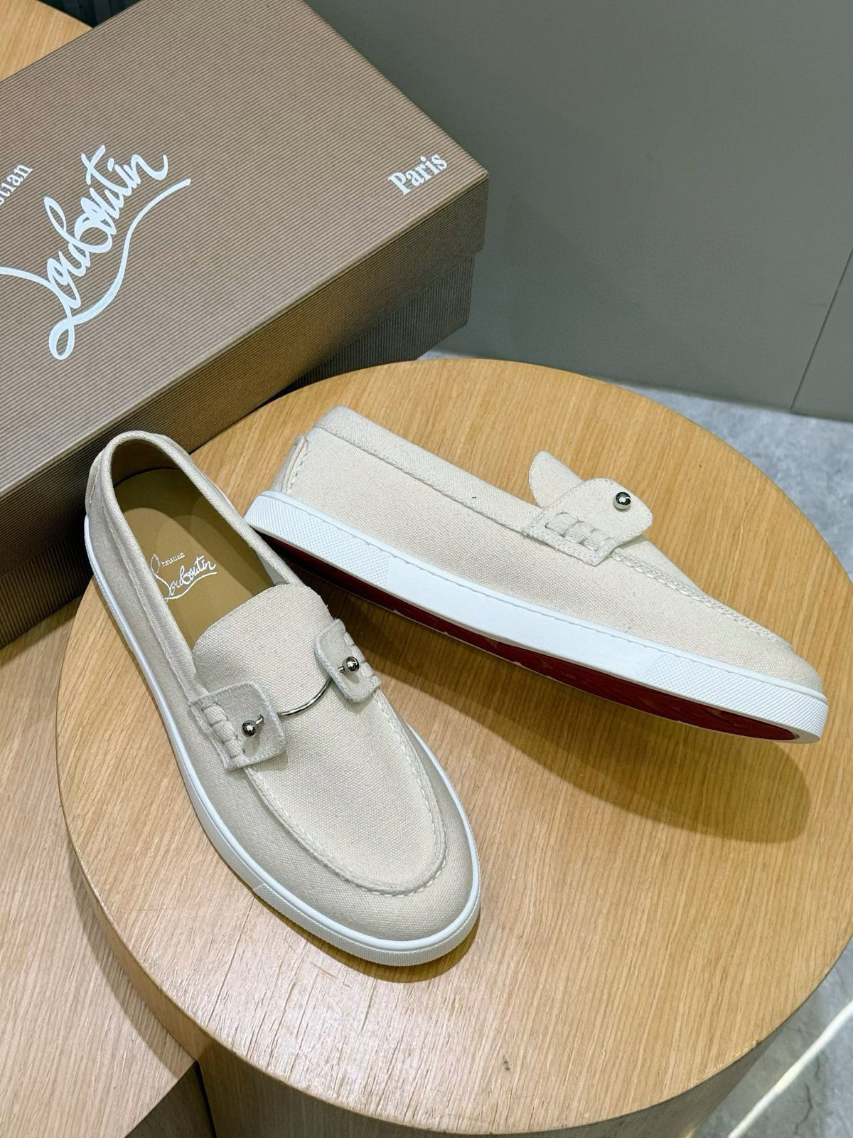 C. Louboutin Mocassim Chambeliboat Bege