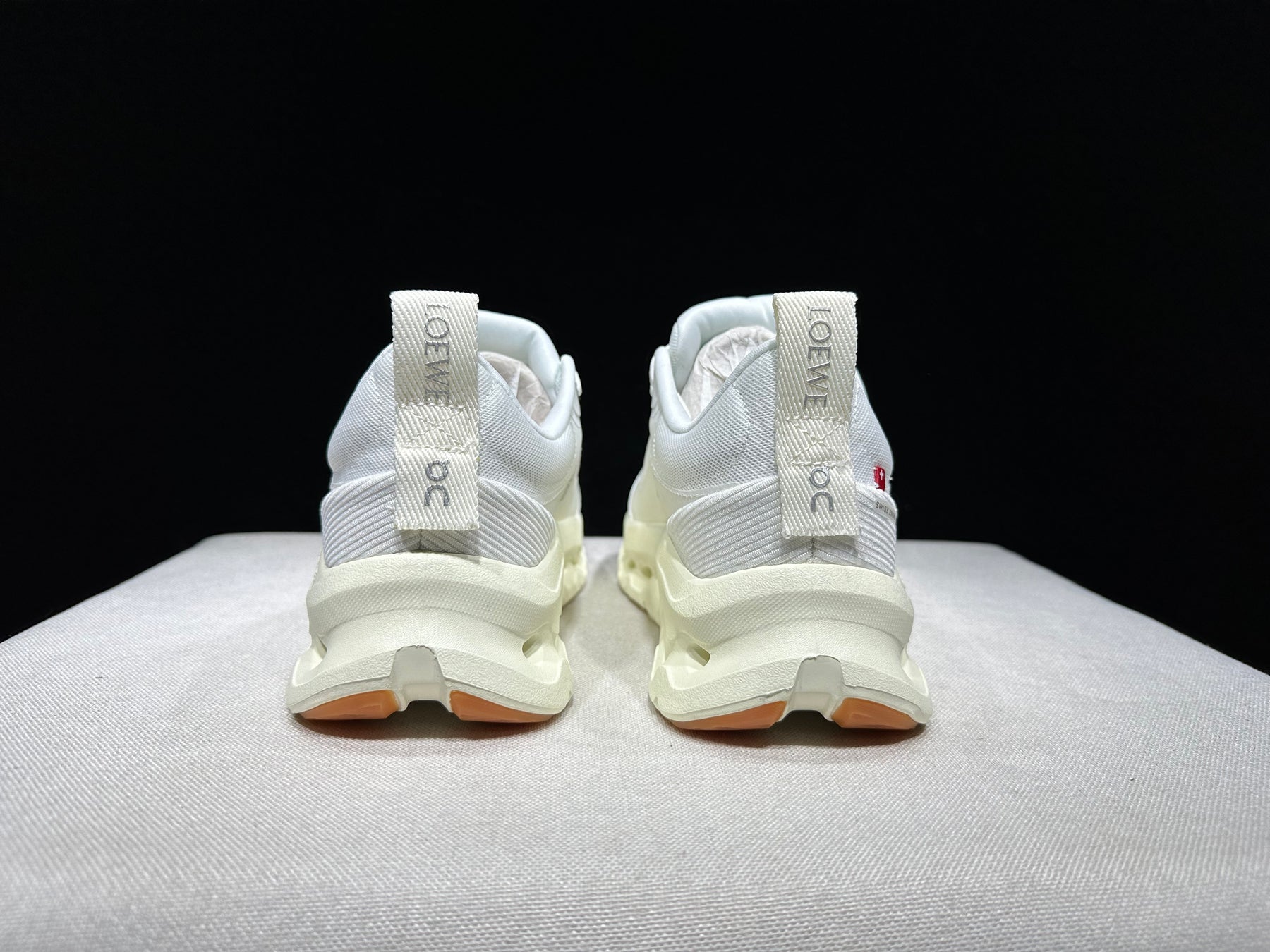 Tênis On Cloudtilt x LOEWE branco/bege