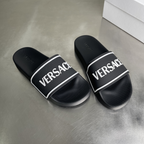 Chinelo Slide Versace Preto com escrita Branca