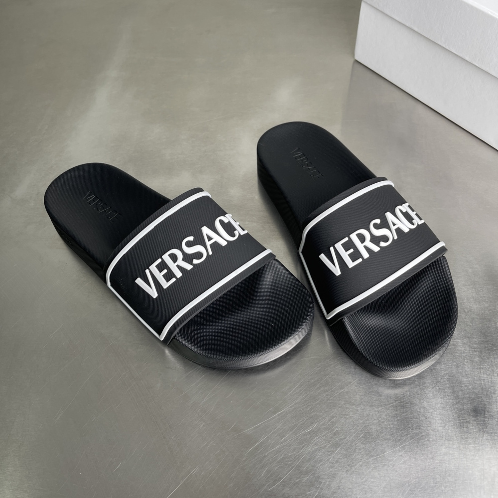 Chinelo Slide Versace Preto com escrita Branca