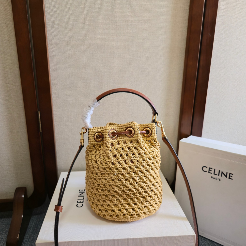 Bolsa Celine Teen Clara em Ráfia e Couro 16x19x16cm