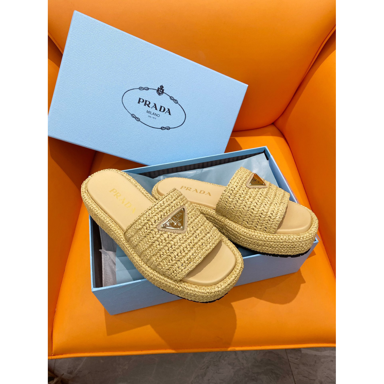 Prada Flatform em crochê Bege