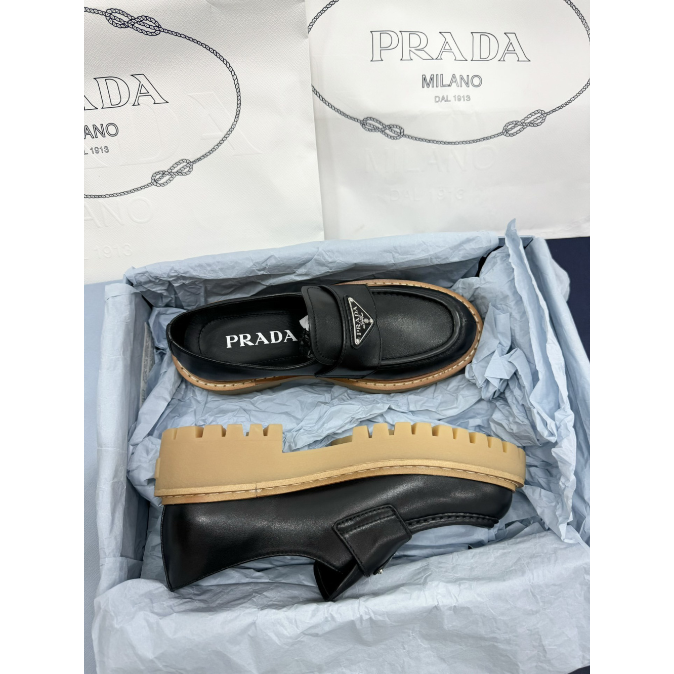 Loafer Prada Mocassim em Couro Preto/Marrom