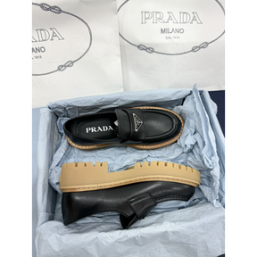 Loafer Prada Mocassim em Couro Preto/Marrom