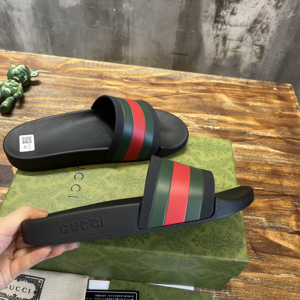 Gucci Slide Clássica Preta