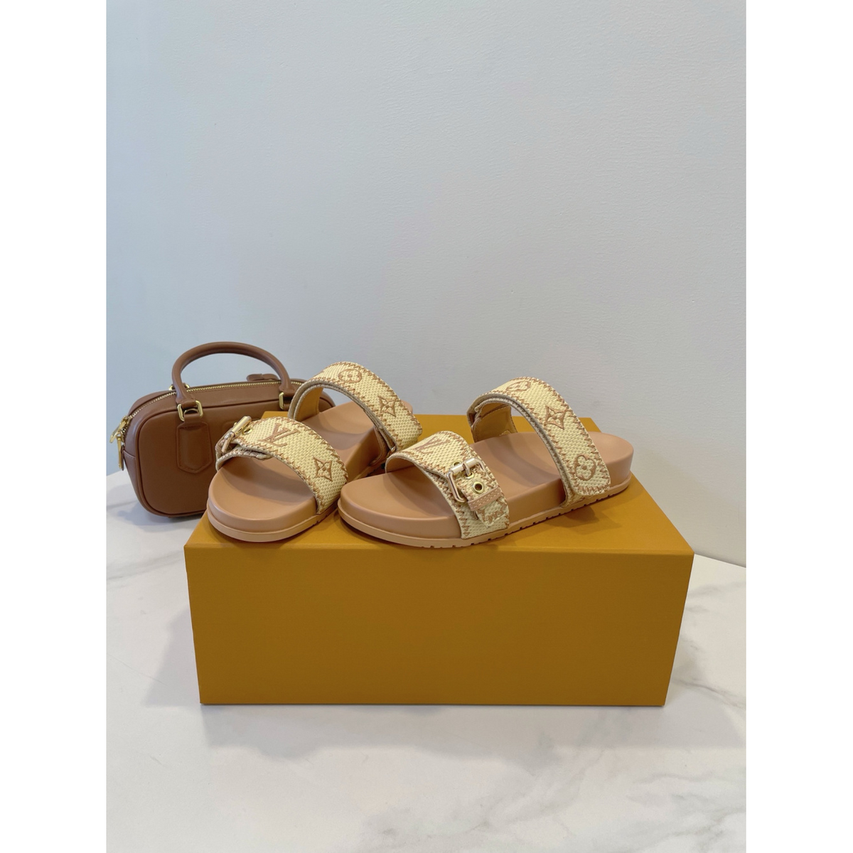 Sandália Louis Vuitton Papete Mule Bom Dia em Ráfia