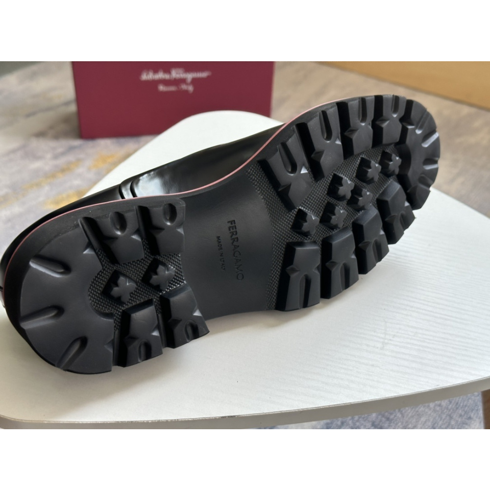 Salvatore Ferragamo Mocassim em Couro com detalhe Gancini Preto
