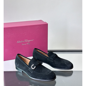 Sapato Mocassim Salvatore Ferragamo Social Camurça Preto com Fivela Gancini
