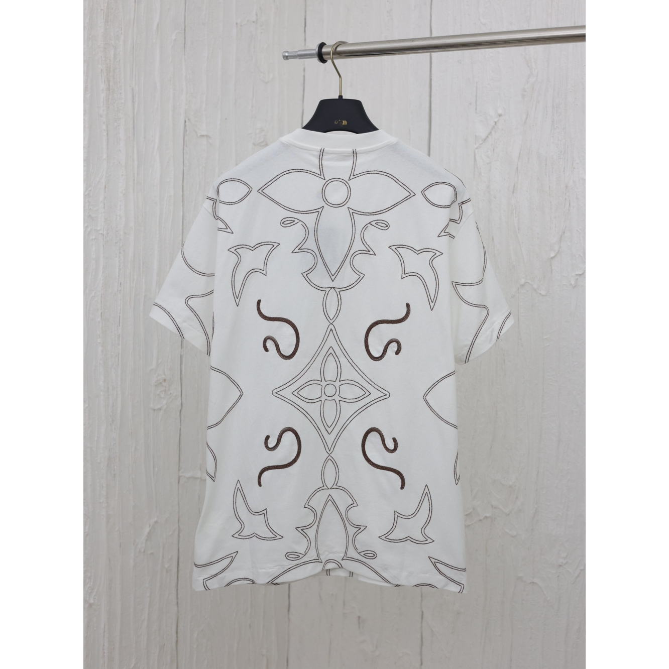 Camiseta de Algodão Louis Vuitton Bordado LV Arabesque Branca