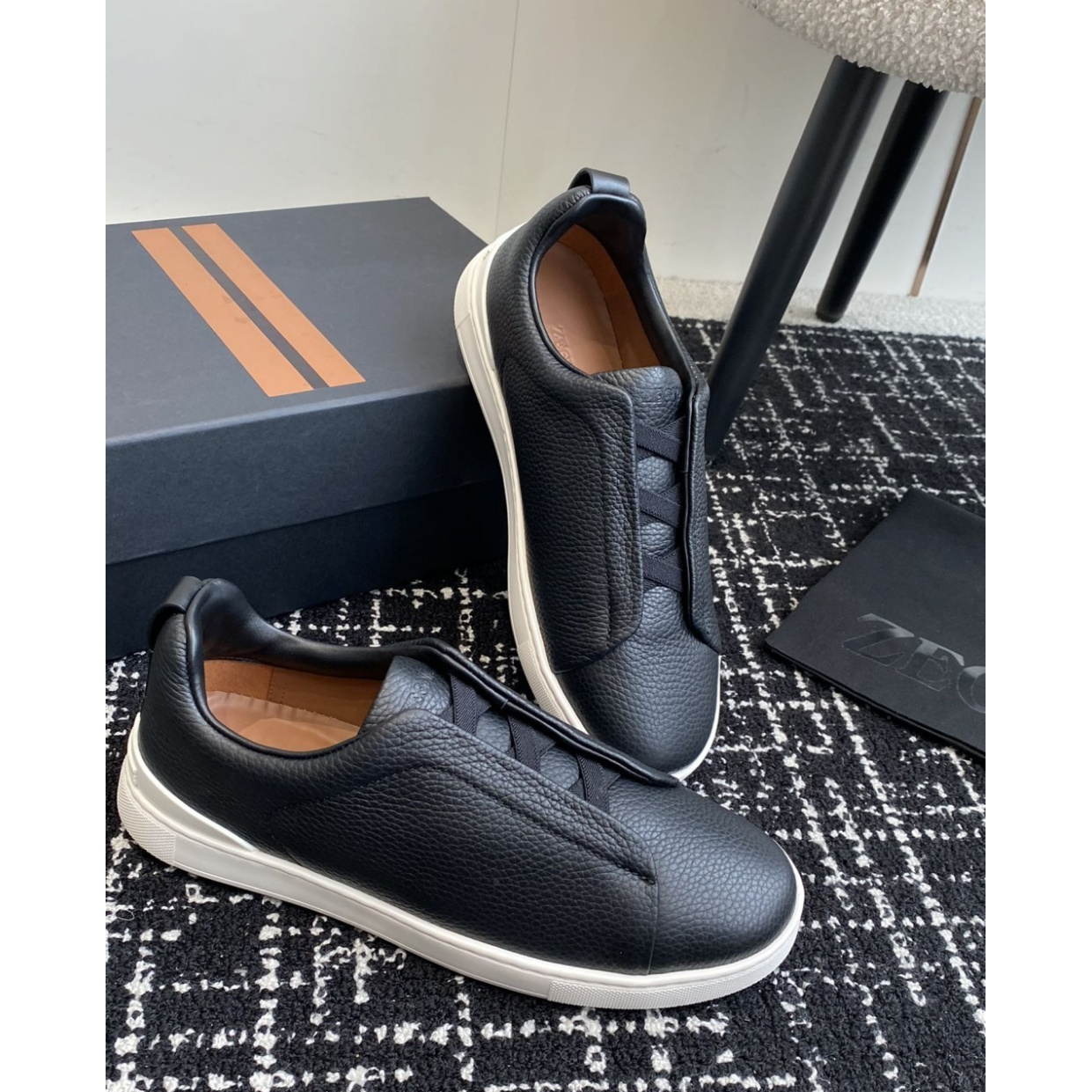 Zegna Triple Stitch em Couro Granulado Preto/Branco