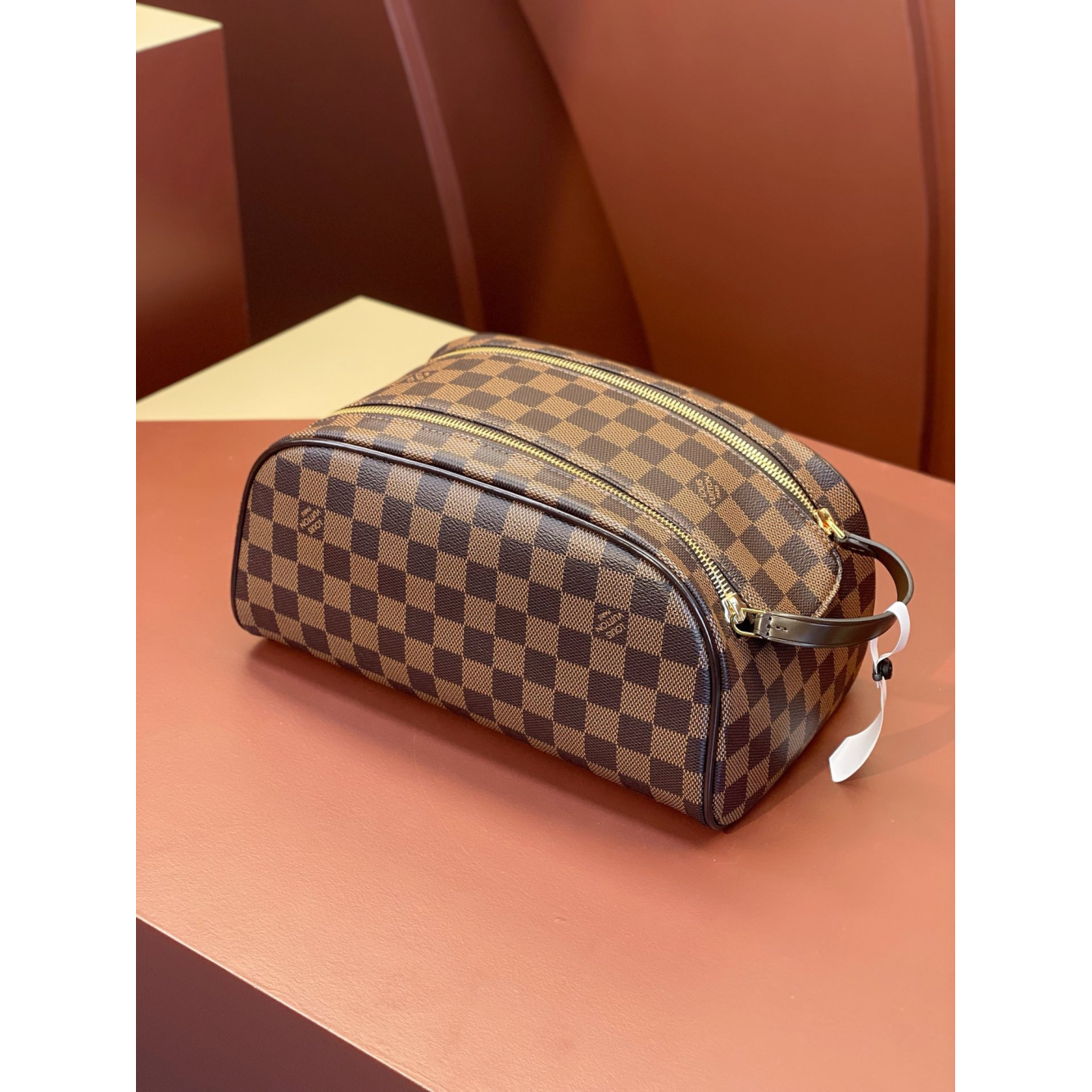 Necessaire Louis Vuitton LV Couro Damier Ébène 28x16x13CM