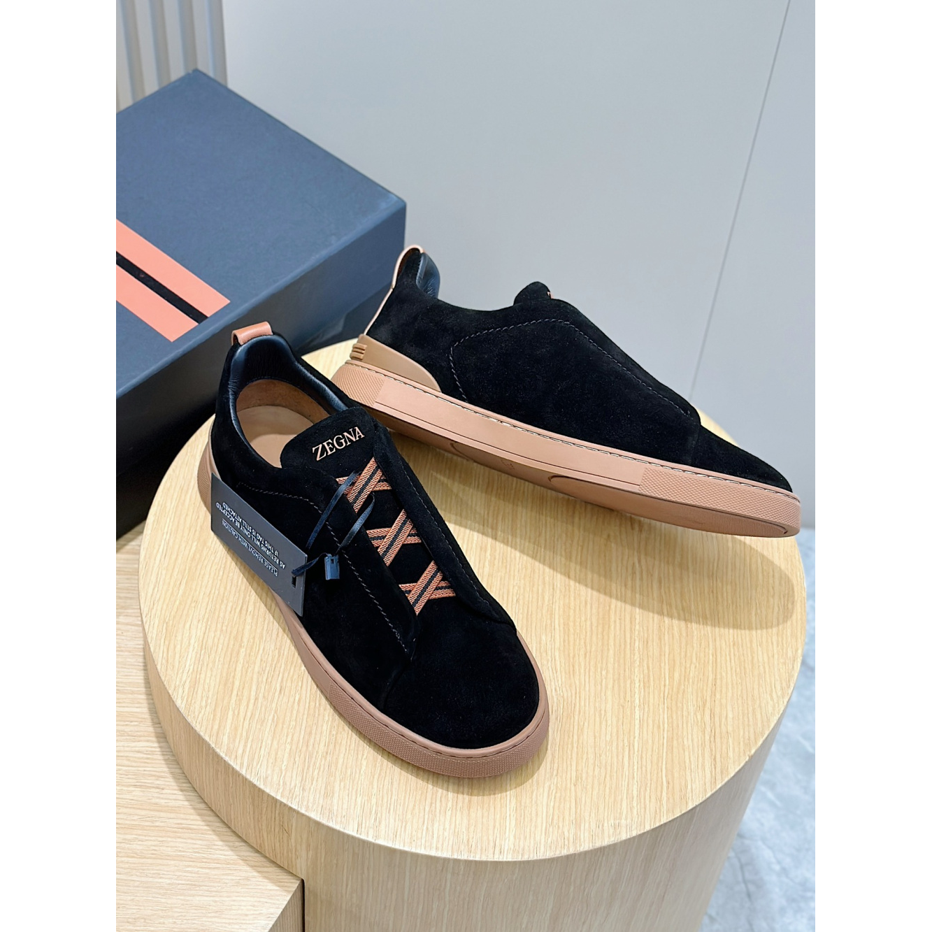 Zegna Triple Stitch Secondskin em Camurça Preto/Laranja