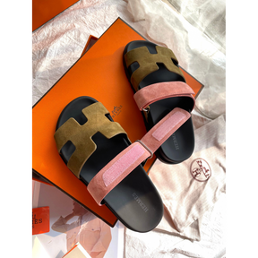 Sandália Hermès Chypre em Camurça Rosa/Marrom