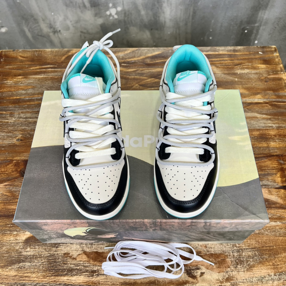 Nike SB Dunk Low Star Trek