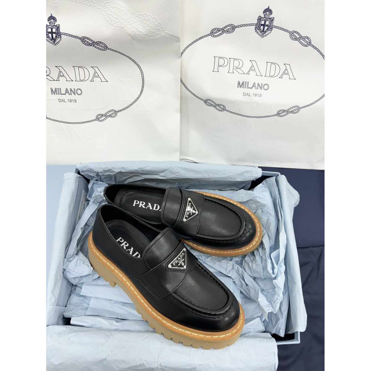 Loafer Prada Mocassim em Couro Preto/Marrom