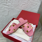 Sandália Valentino Garavani Roman Stud Mules Rosa