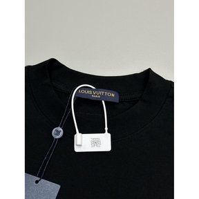 Camiseta de Algodão Louis Vuitton Logo LV Bordado Preta