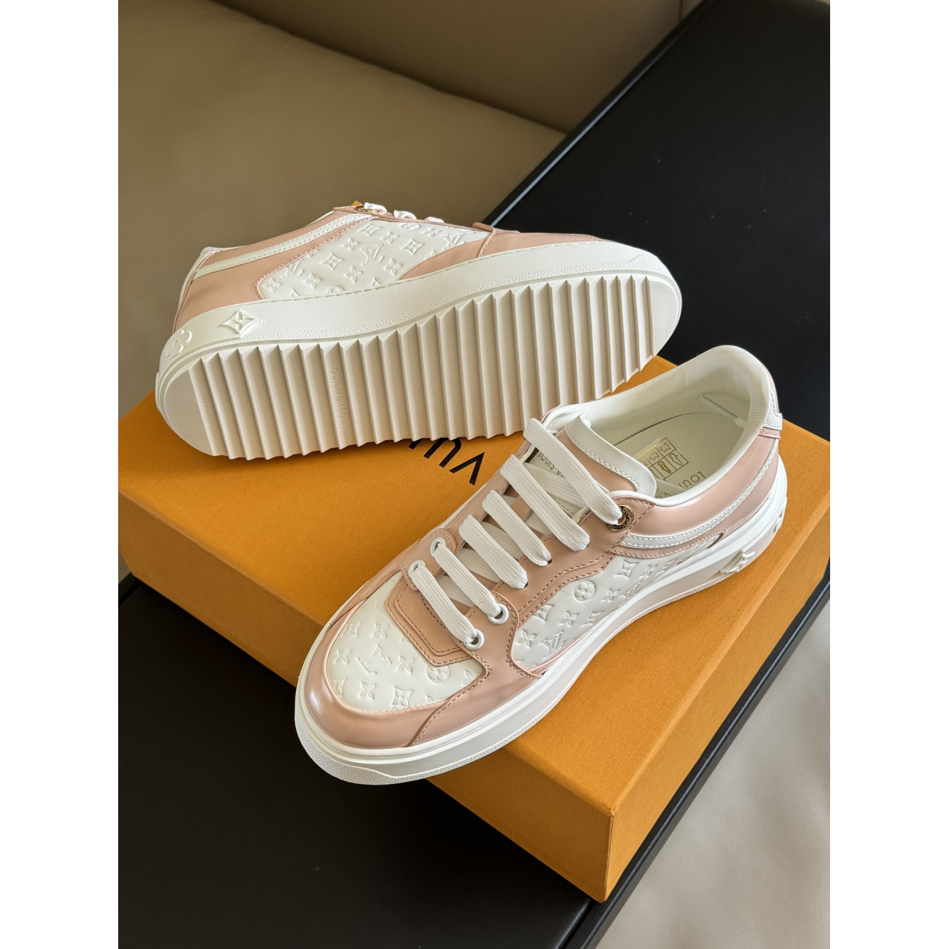 Louis Vuitton Time Out Tênis Sneakers
