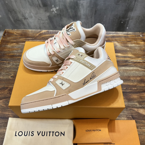 Tênis Louis Vuitton LV Trainer Couro Salmão/Branco
