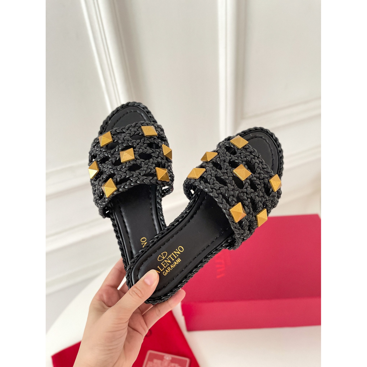 Sandália Valentino Garavani Braided Roman Stud Preta