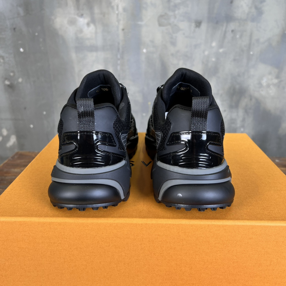 Tênis Louis Vuitton Runner Tatic Preto