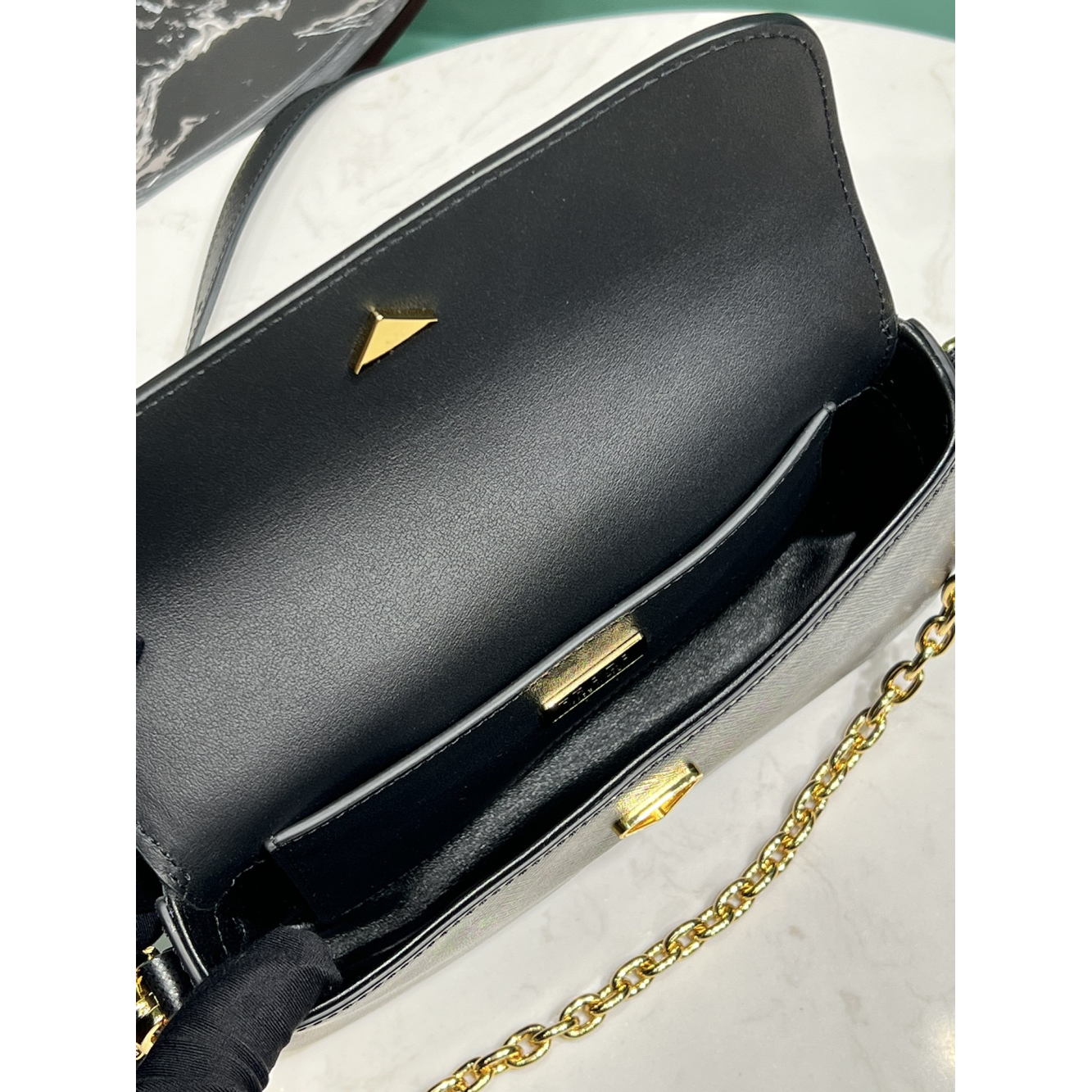 Bolsa Prada Mini em Couro Saffiano  20.5x10.5x4cm  (Preto e outras cores)