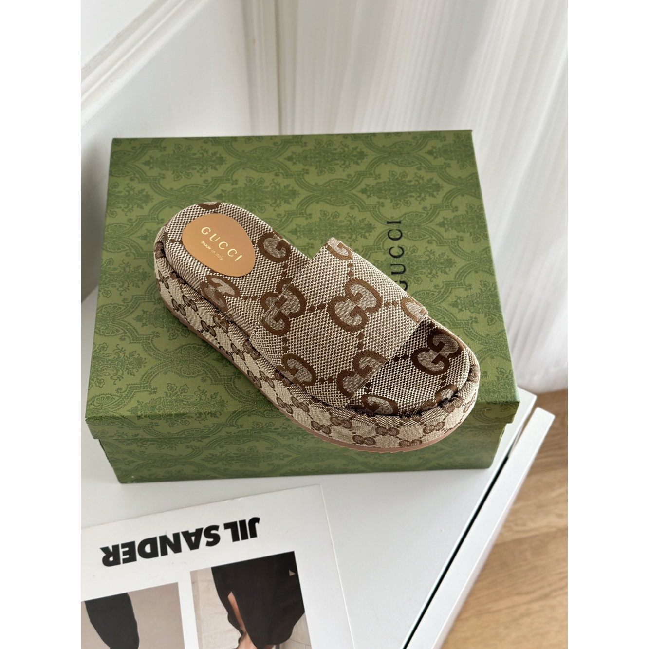Sandália Gucci GG Maxi Canvas Flatform Slide Marrom