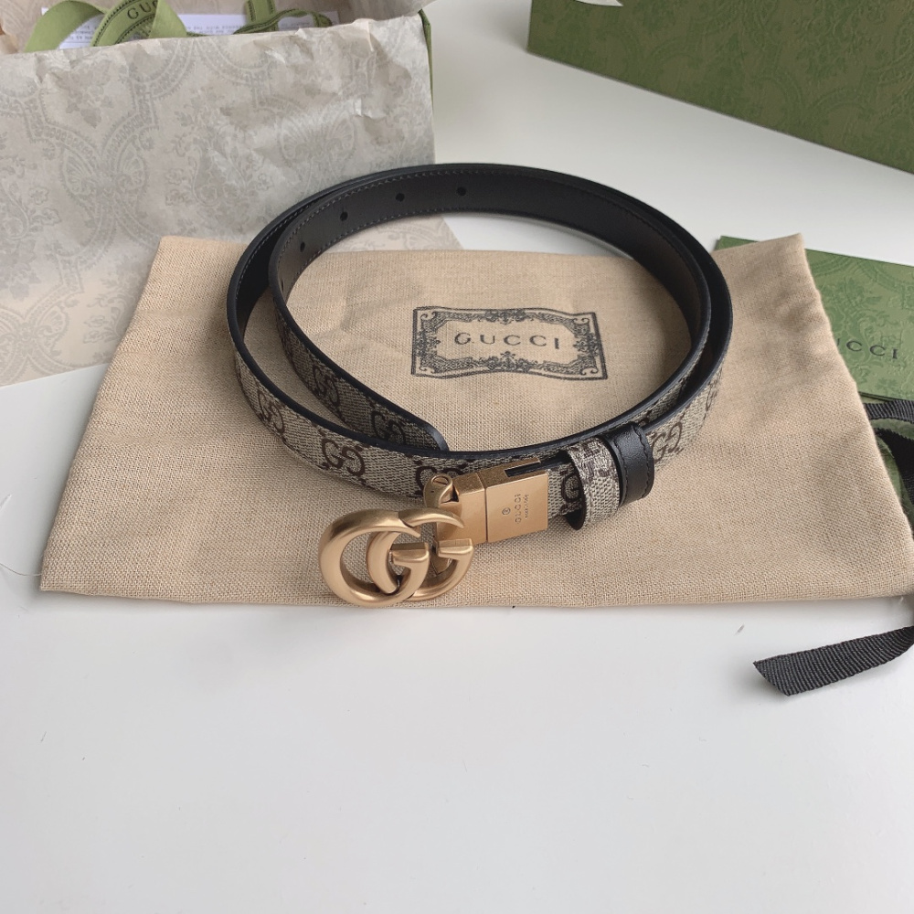 Cinto Gucci de Canvas GG Marmont Dupla Face Preto Ferragem Dourada 2.0cm