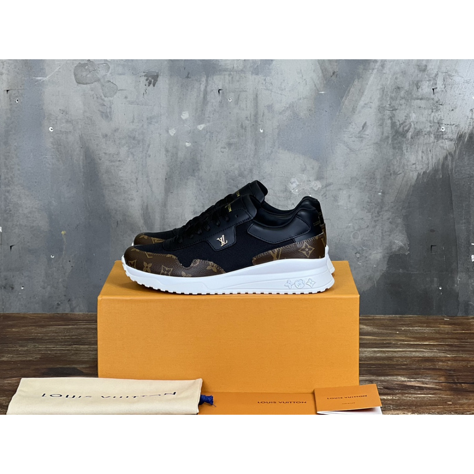 Louis Vuitton Tênis Run Away Preto/Canvas Monogram