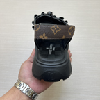 Chinelo Slide Louis Vuitton LV Flatform Chameleon Preto Sandália