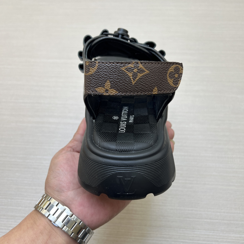 Chinelo Slide Louis Vuitton LV Flatform Chameleon Preto Sandália