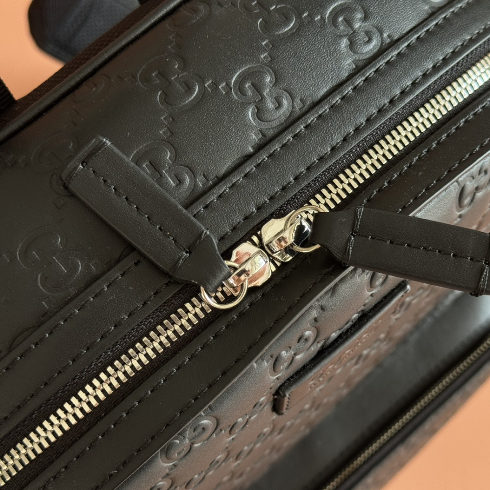 Mochila Gucci Signature Day Preta 32x40x14.5cm
