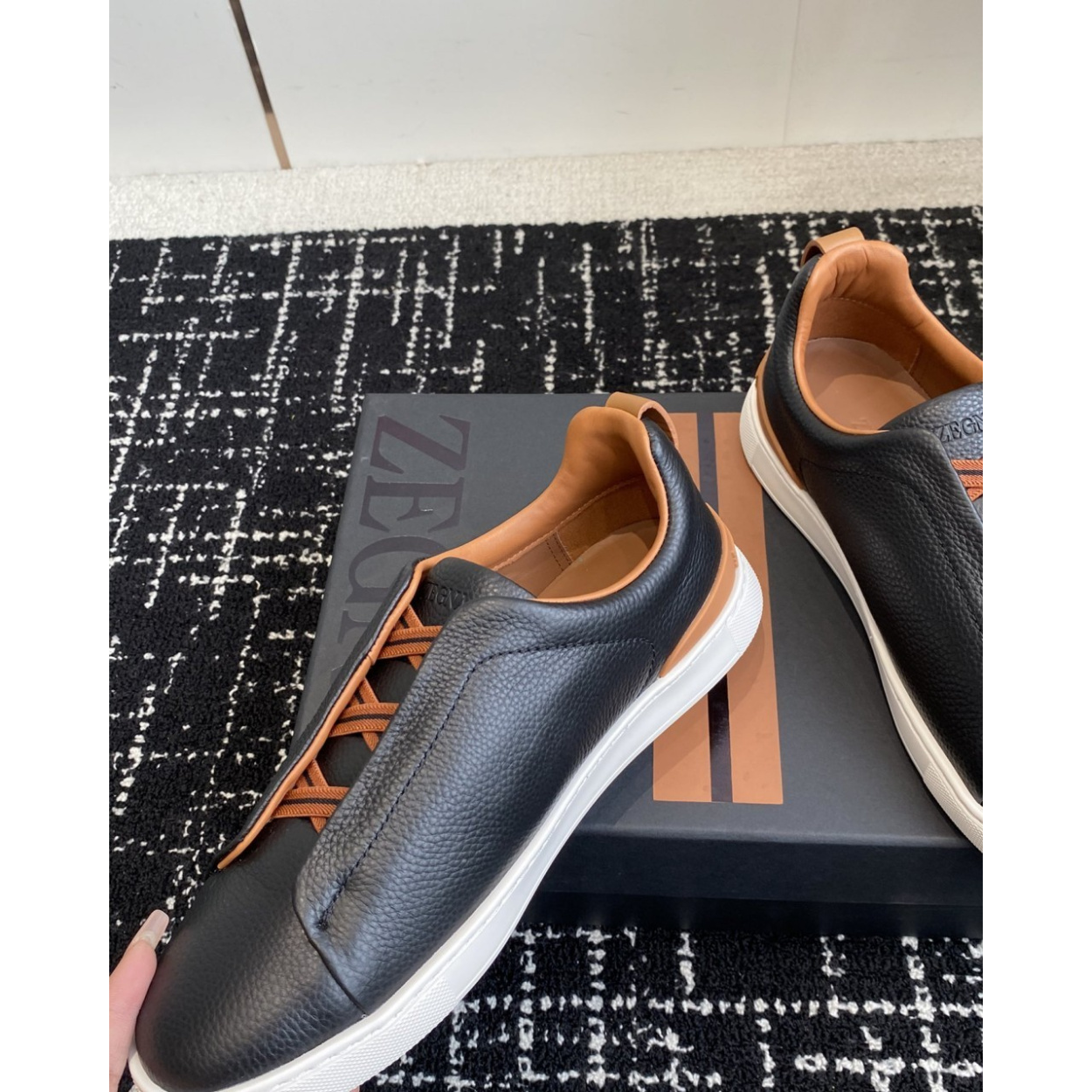 Zegna Triple Stitch em Couro Granulado Preto/Laranja