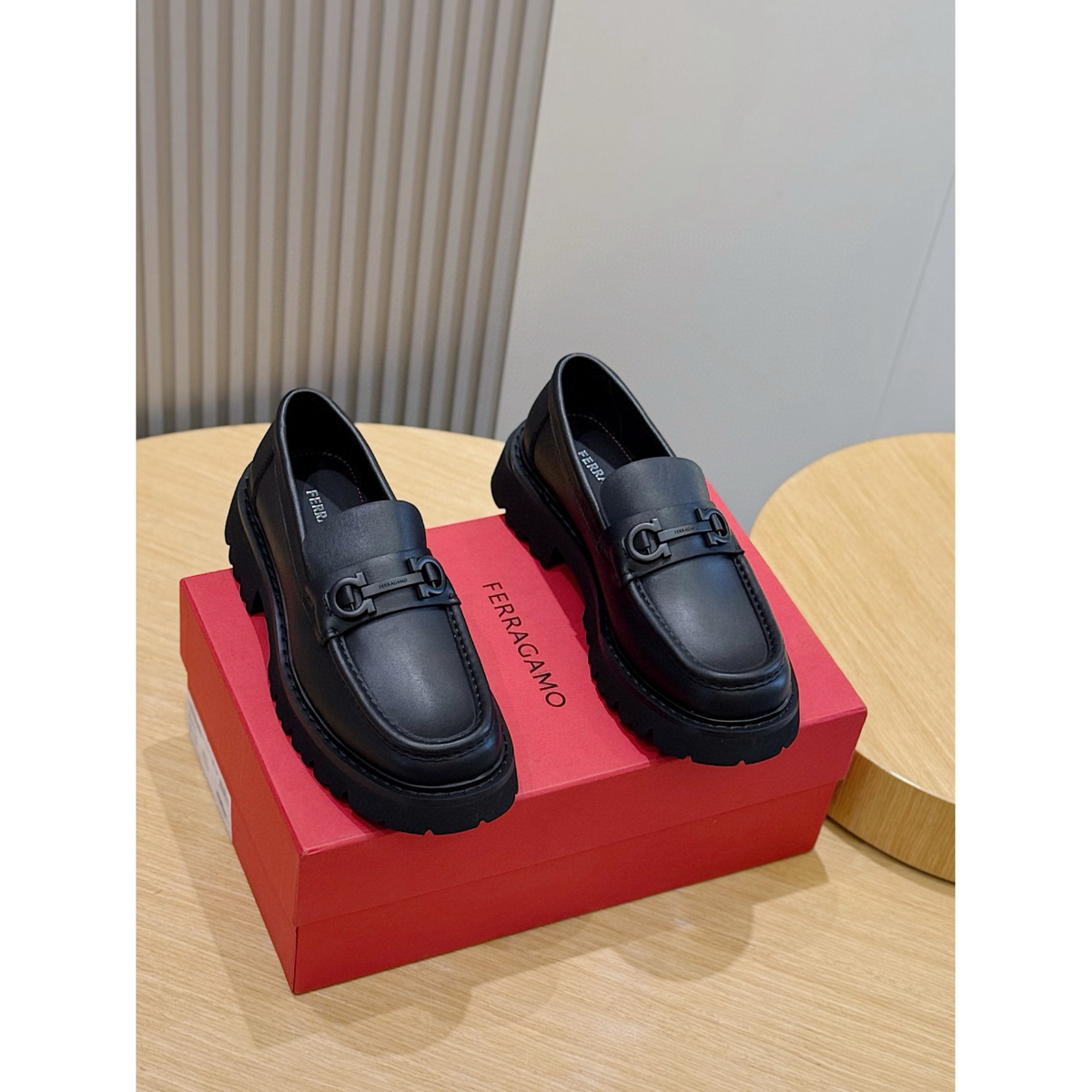 Salvatore Ferragamo Mocassim em Couro Fosco Preto