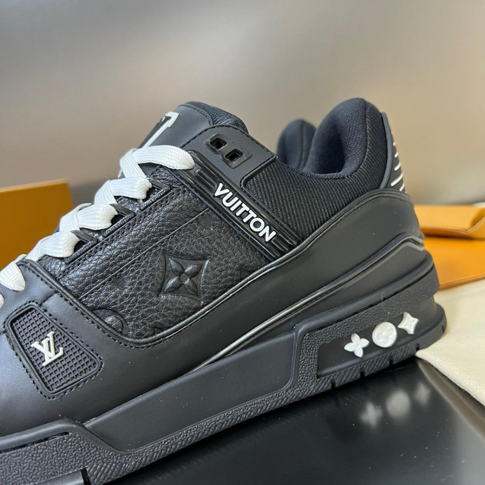 Louis Vuitton Trainer All Black