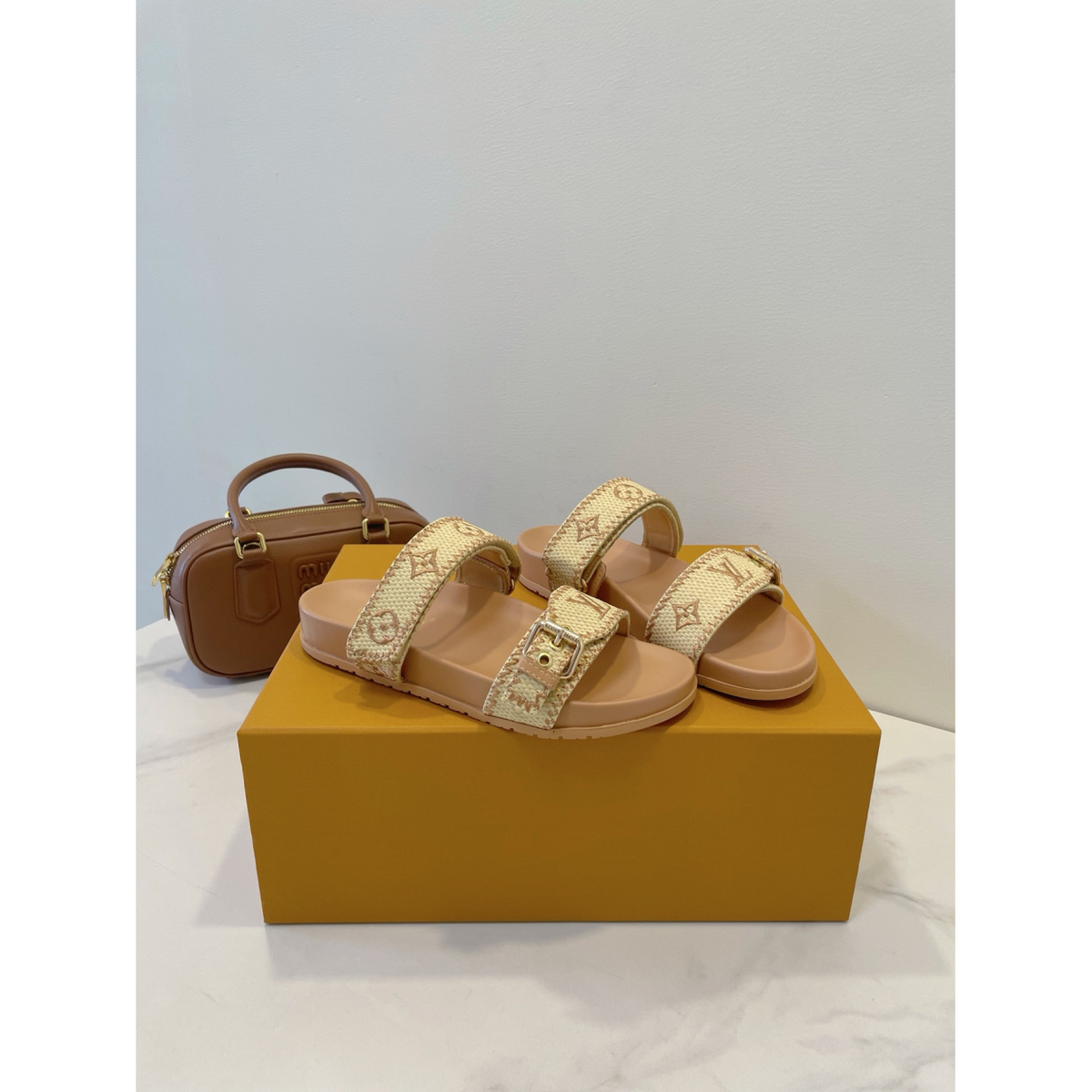 Sandália Louis Vuitton Papete Mule Bom Dia em Ráfia