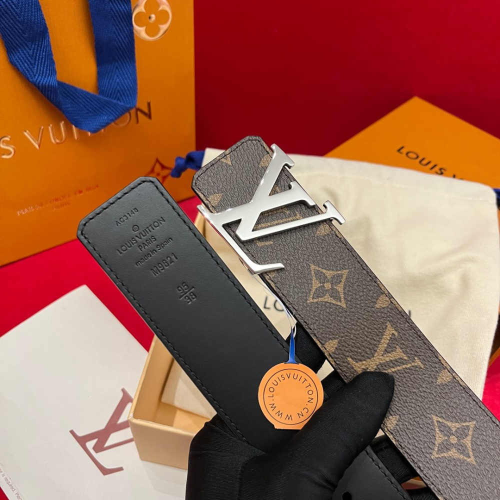 Cinto Louis Vuitton Initiales Monogram Preto Reversível ferragem prata 4.0cm