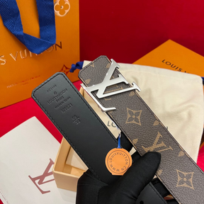 Cinto Louis Vuitton Initiales Monogram Preto Reversível ferragem prata 4.0cm
