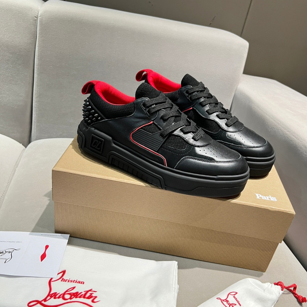 C. Louboutin Tênis Cano Médio Preto