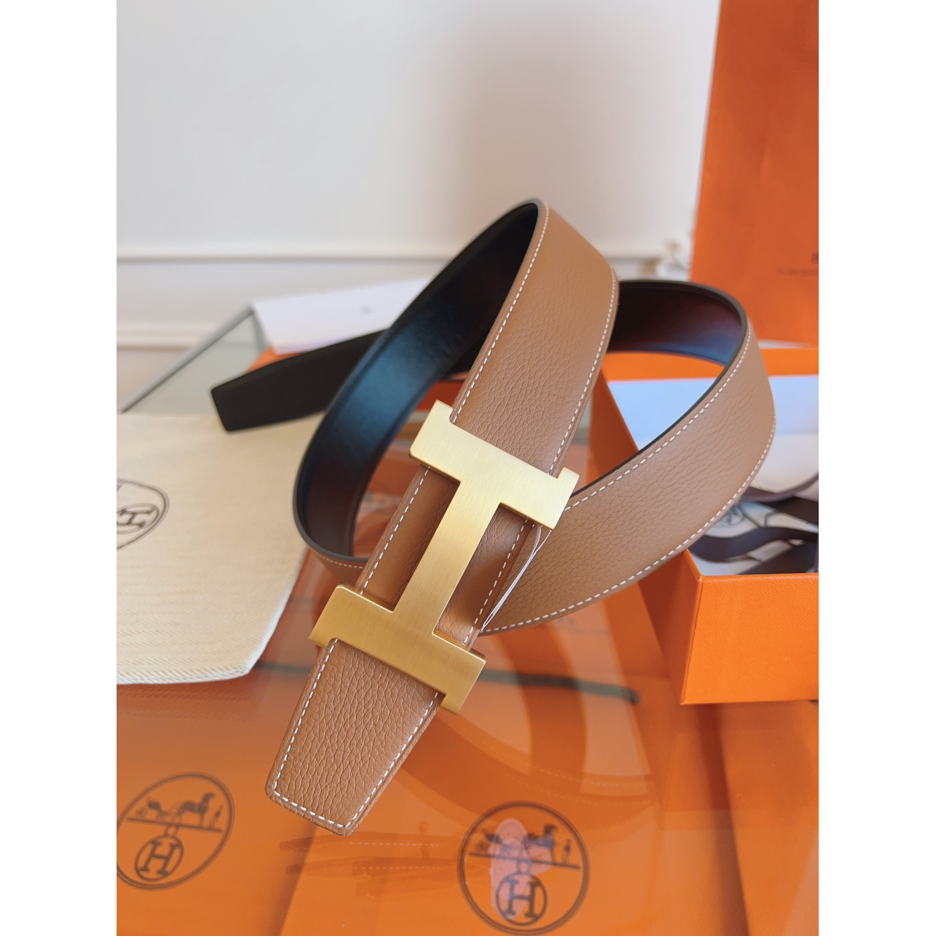 Cinto Hermès Constance e Correia Reversível em Couro 3.8cm Preto/Caramelo Ferragem Dourada