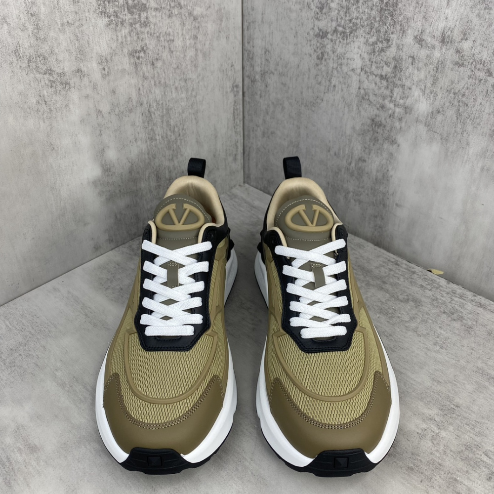 Tênis Valentino Garavani True Act Sneakers Cáqui